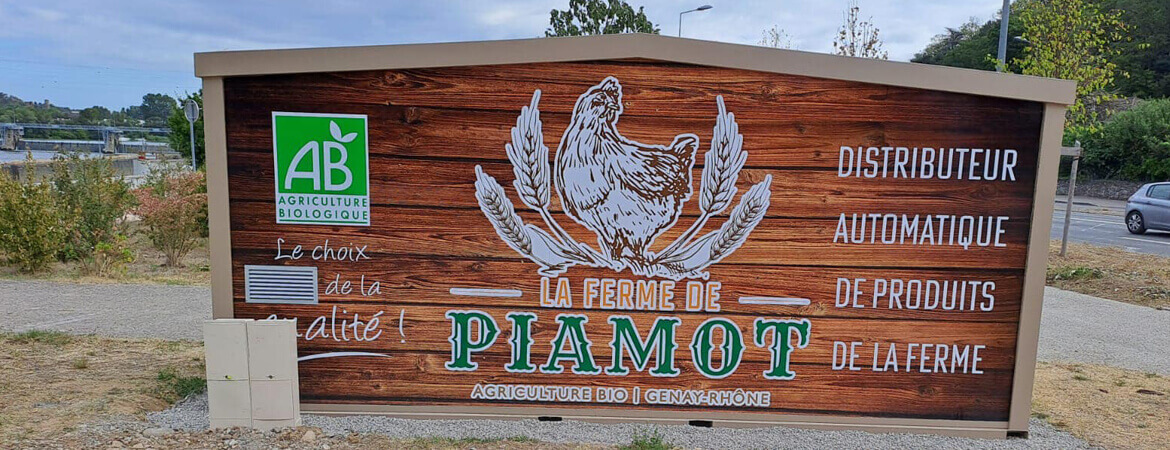 Notre distributeur automatique de produits de la ferme - La ferme de Piamot